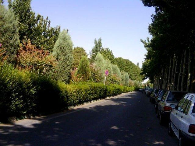نگهداری و آبیاری پوشش گیاهی پارک پردیسان بر عهده سازمان نگهداری و آبیاری پوشش گیاهی پارک پردیسان بر عهده سازمان محیط زیست است