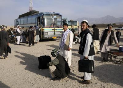 رویترز: سال گذشته 800 هزار افغانستانی از ایران رفتند