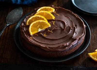 2 طرز تهیه کیک خیس پرتقالی شکلاتی در فر و قابلمه به روش کافی شاپ